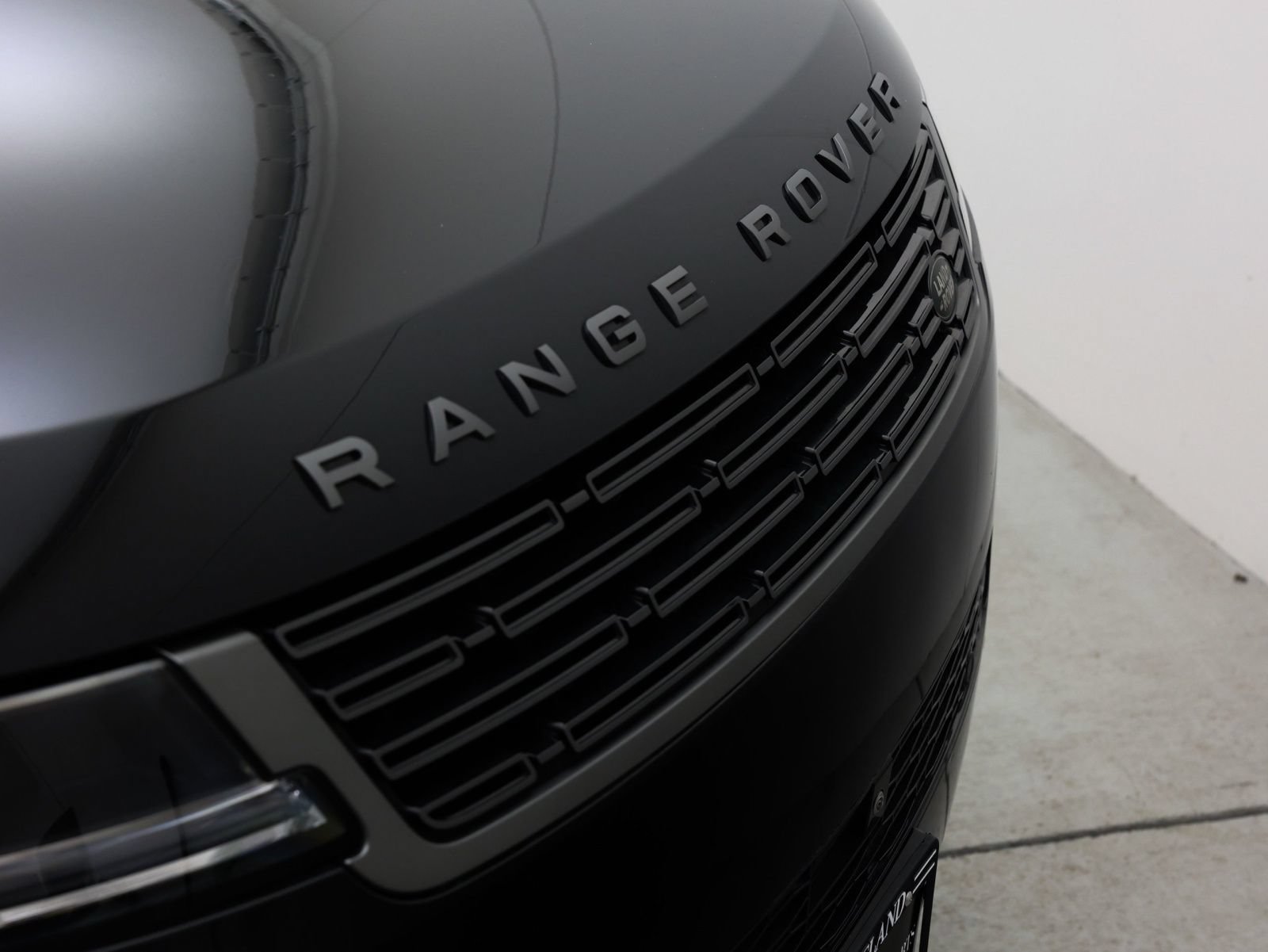 Used 2023 Land Rover Range Rover Sport SE AWD/4WD image 12