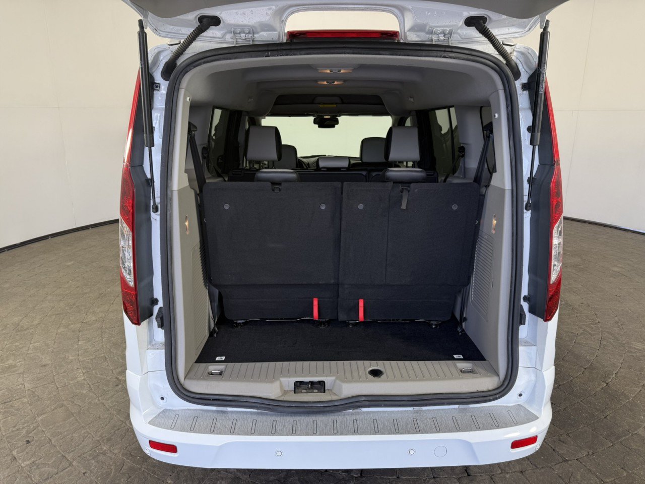 Used 2023 Ford Transit Connect Titanium FWD image 7