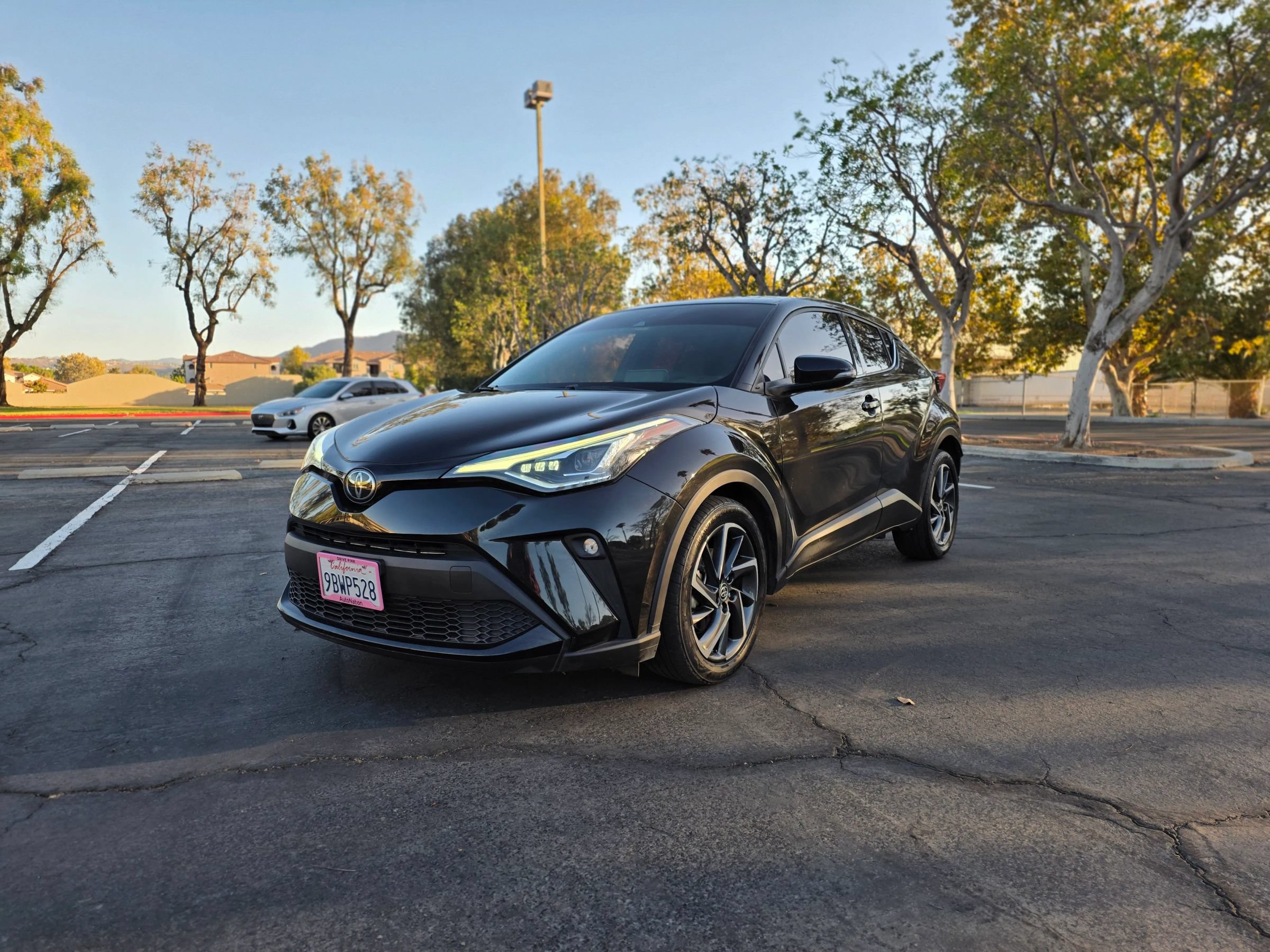 Used 2022 Toyota C-HR Limited FWD image 3