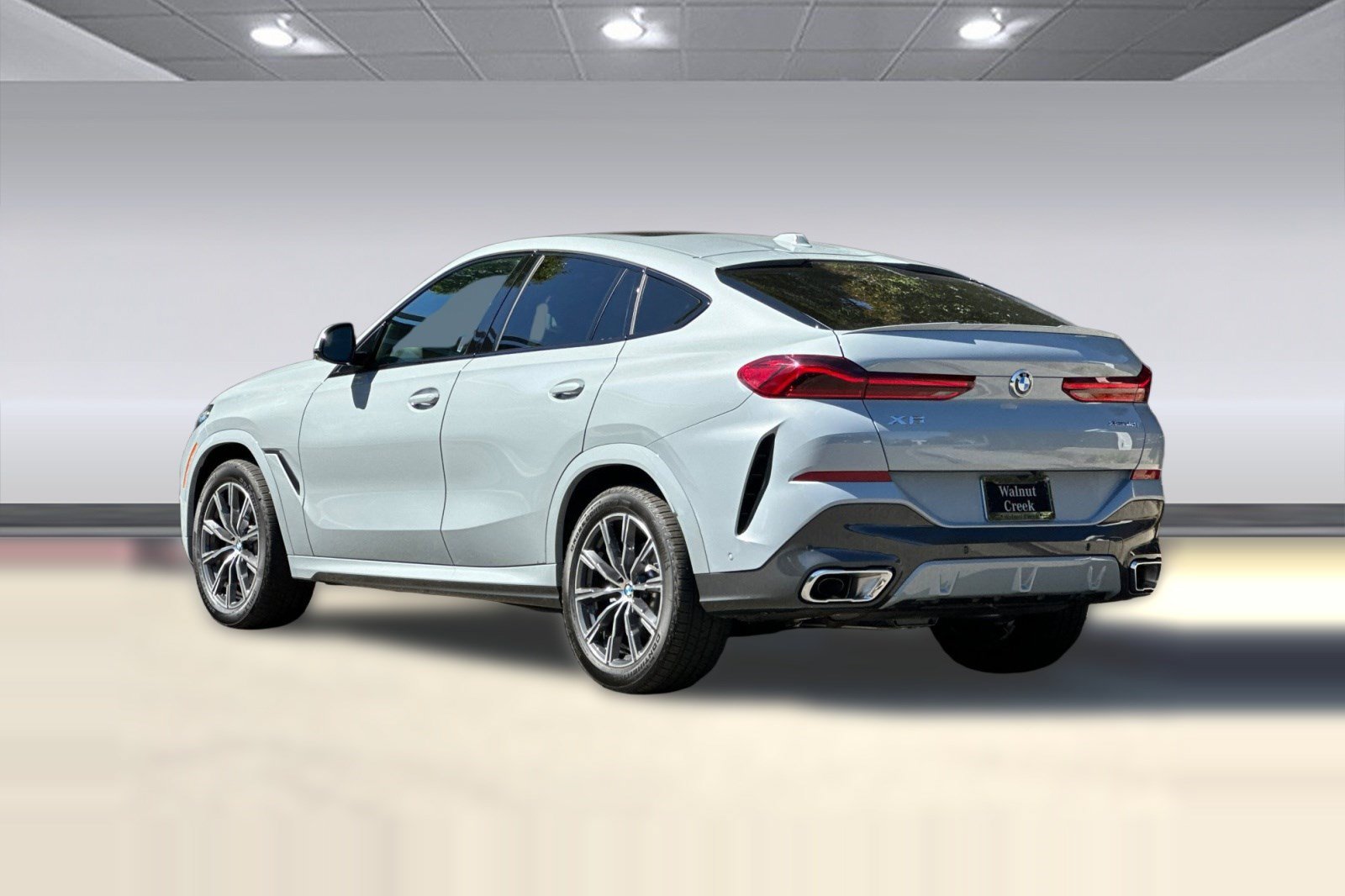 Used 2024 BMW X6 xDrive40i w/ Executive Package AWD/4WD image 3