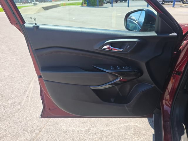 Used 2024 Chevrolet Trax RS w/ Sunroof Package FWD image 11