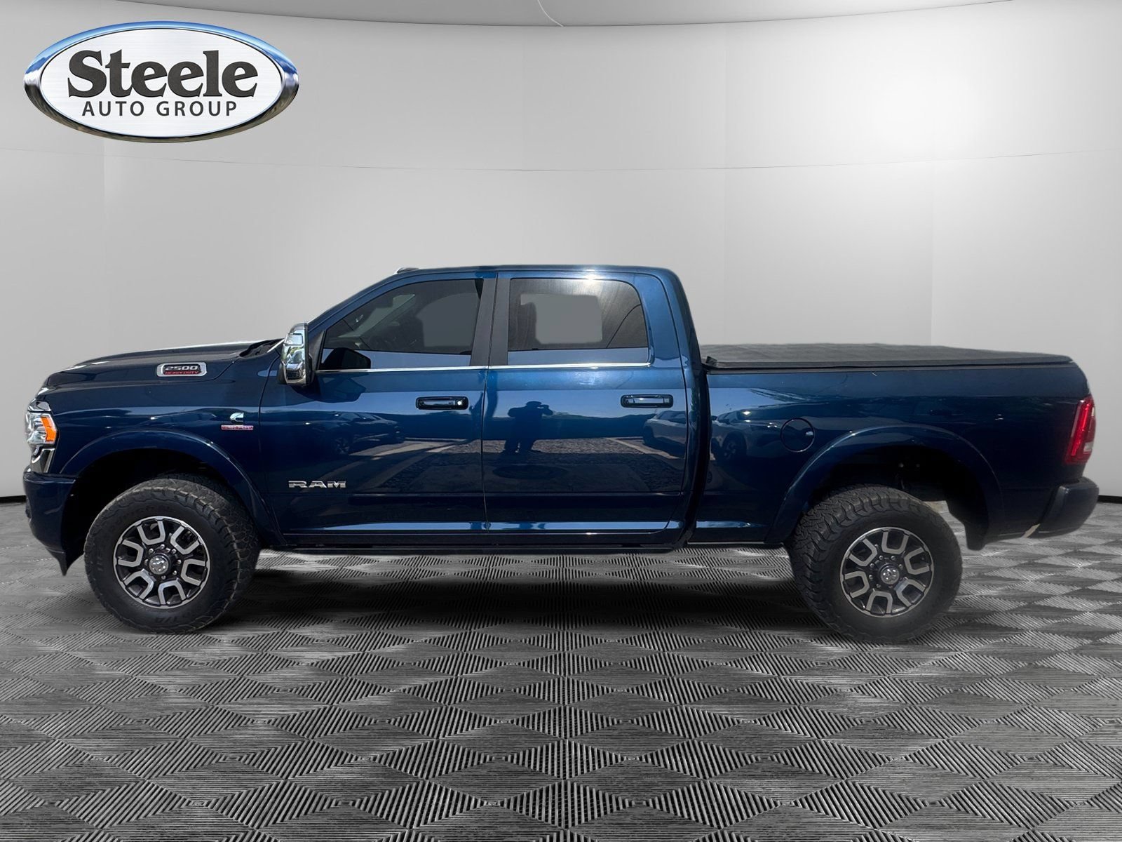 Used 2023 RAM 2500 Limited AWD/4WD image 2