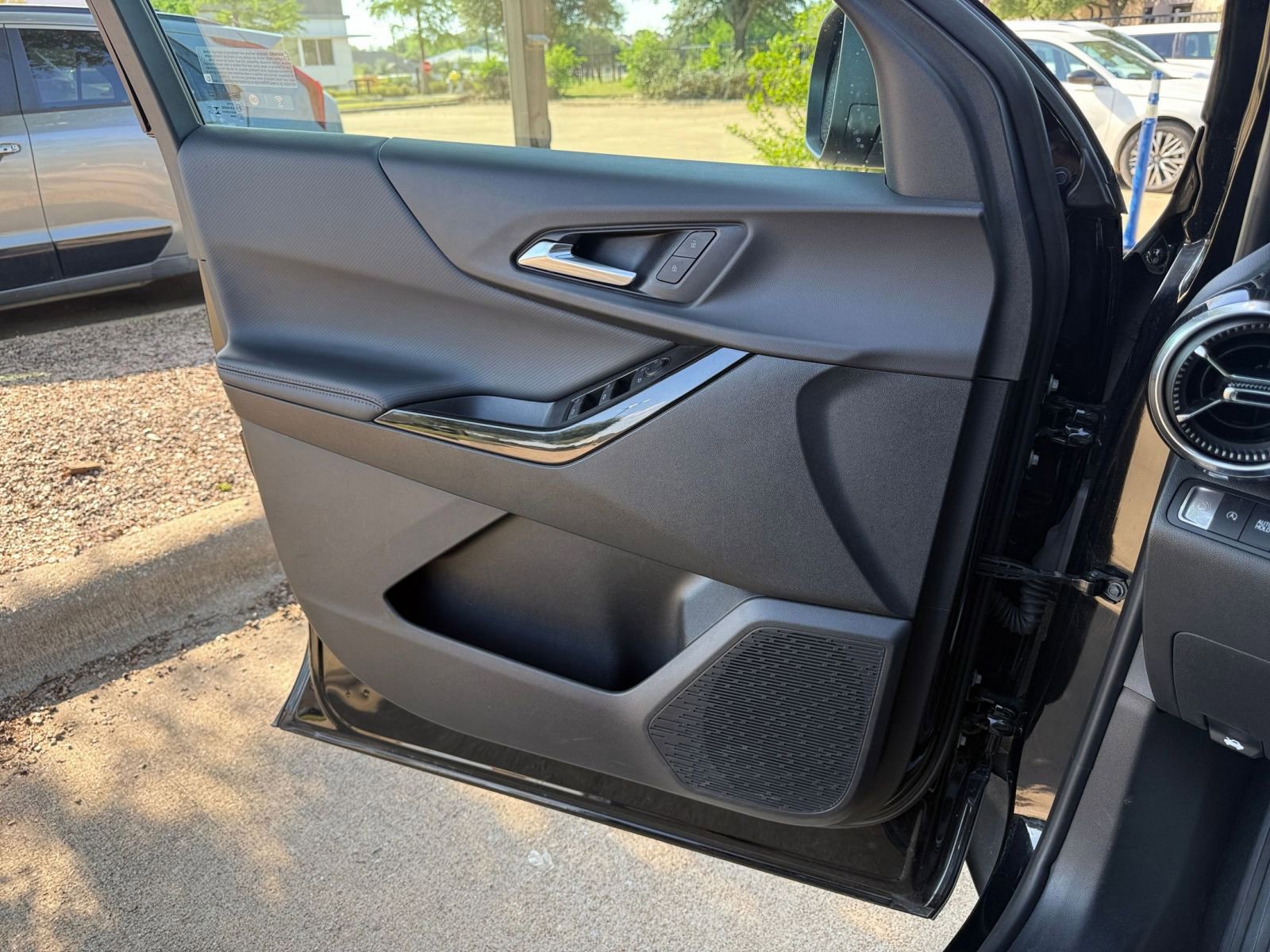 Used 2025 Chevrolet Equinox LT FWD image 18