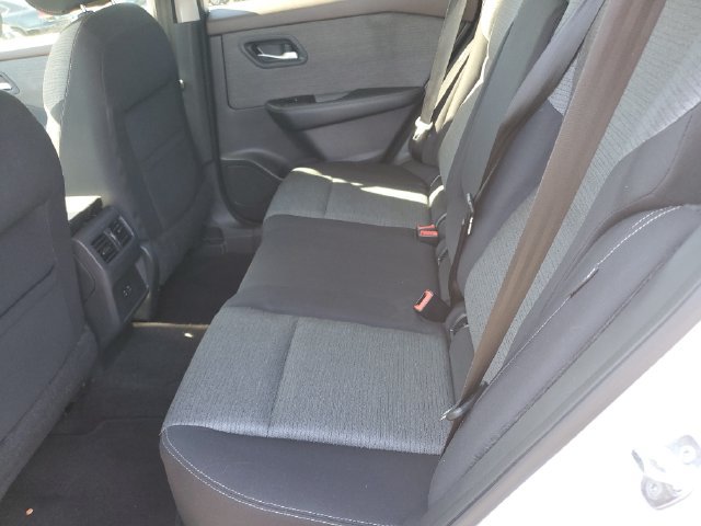 Used 2022 Nissan Rogue SV FWD image 12