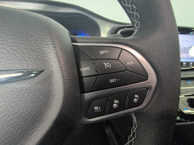 New 2026 Chrysler Pacifica Limited FWD image 15