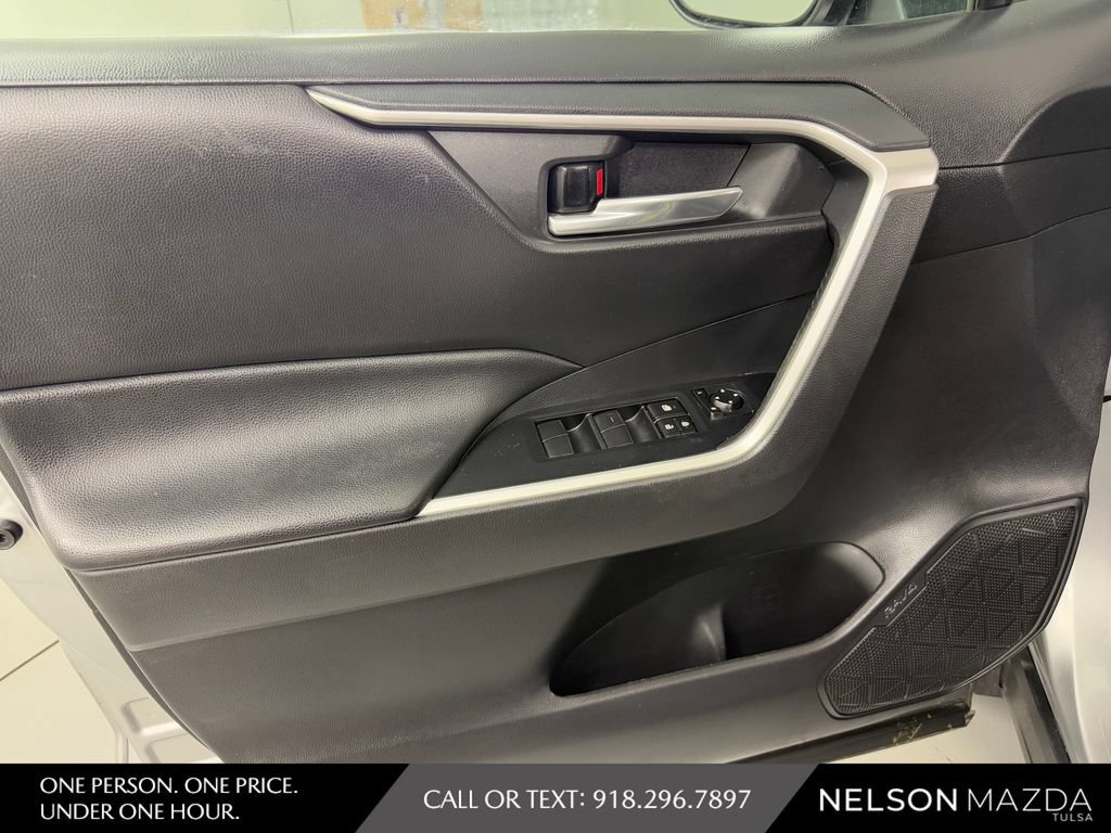 Used 2020 Toyota RAV4 XLE FWD image 18