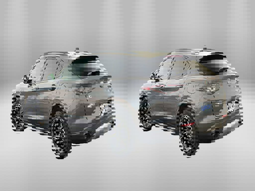 Used 2024 Alfa Romeo Stelvio Ti image 2