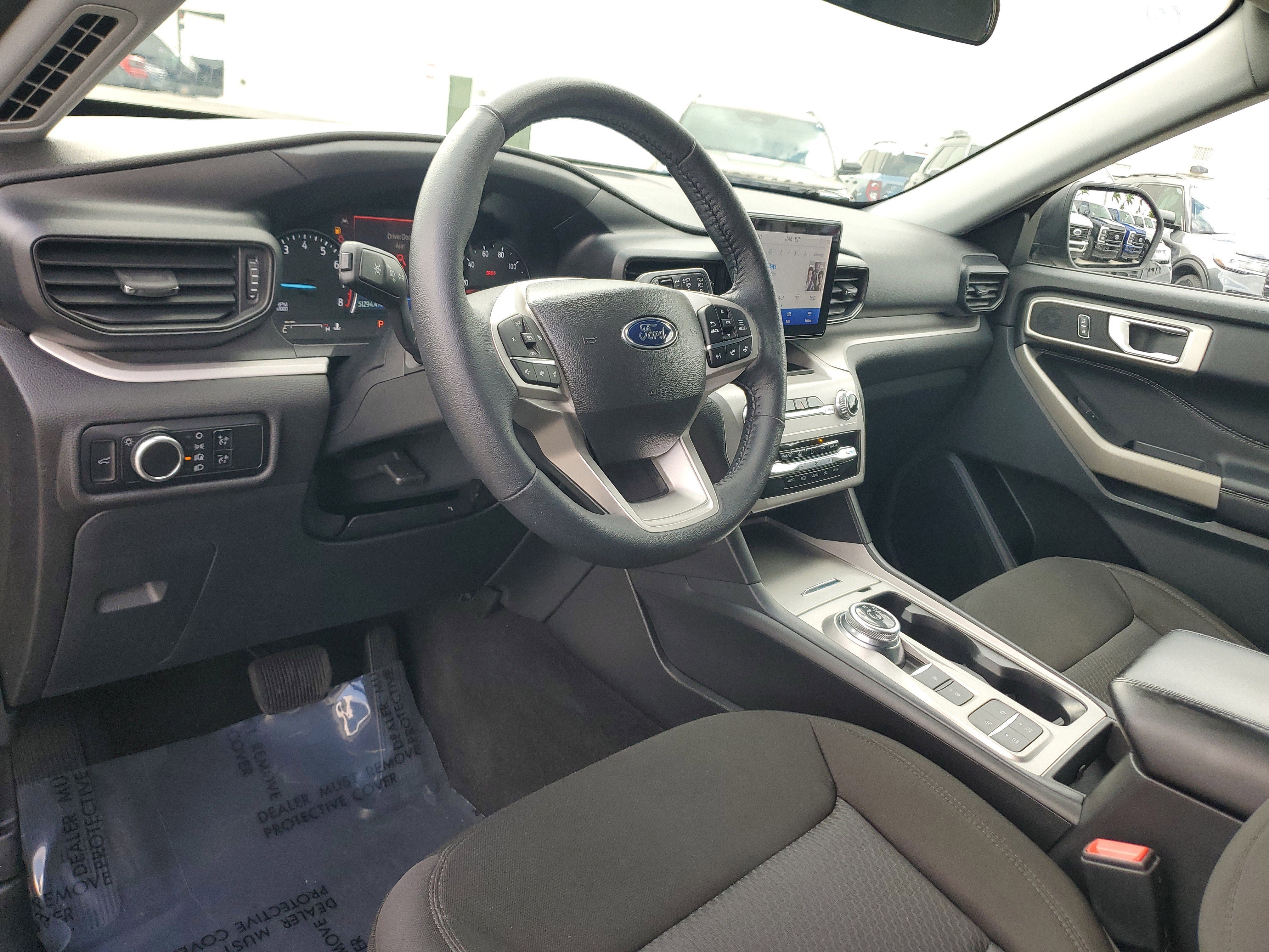 Used 2023 Ford Explorer XLT image 9