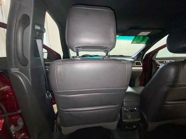 Used 2014 Ford Explorer XLT w/ Equipment Group 202A AWD/4WD image 36