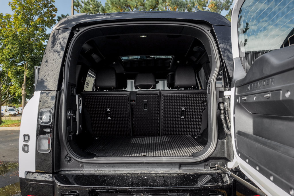 New 2026 Land Rover Defender 110 X-Dynamic SE AWD/4WD image 9