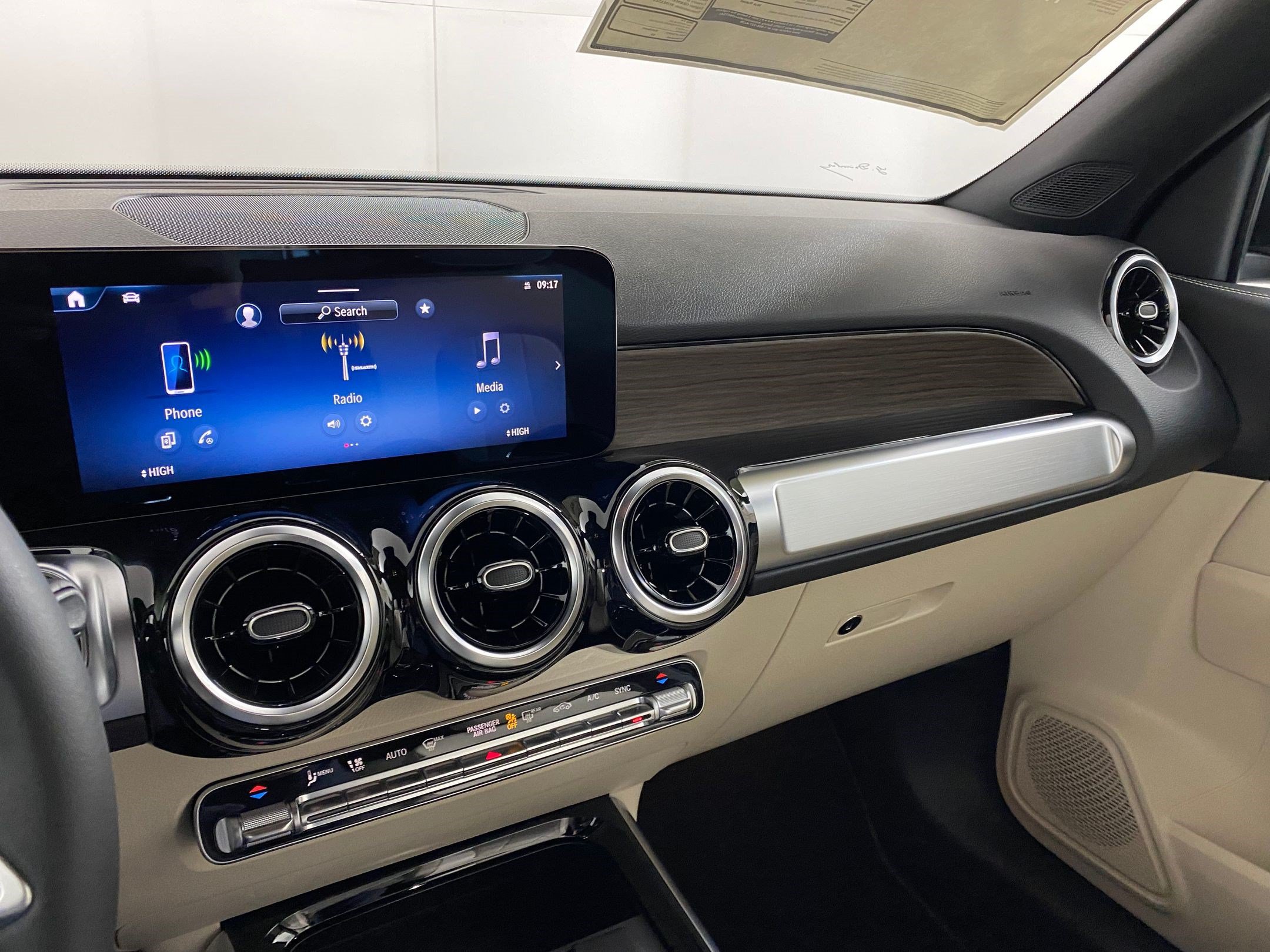 Certified 2026 Mercedes-Benz GLB 250 4MATIC image 25