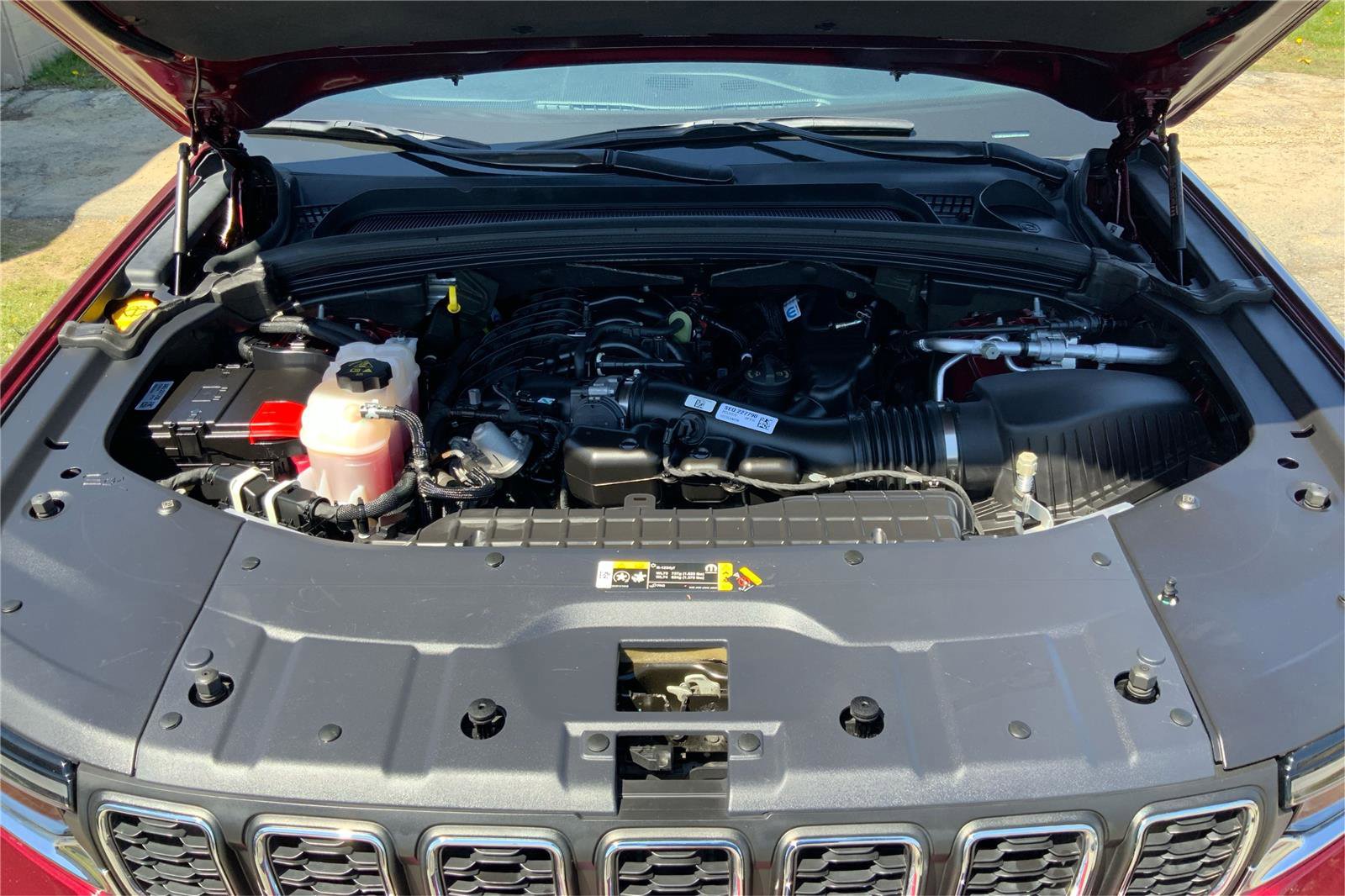 Used 2023 Jeep Grand Cherokee Laredo AWD/4WD image 23