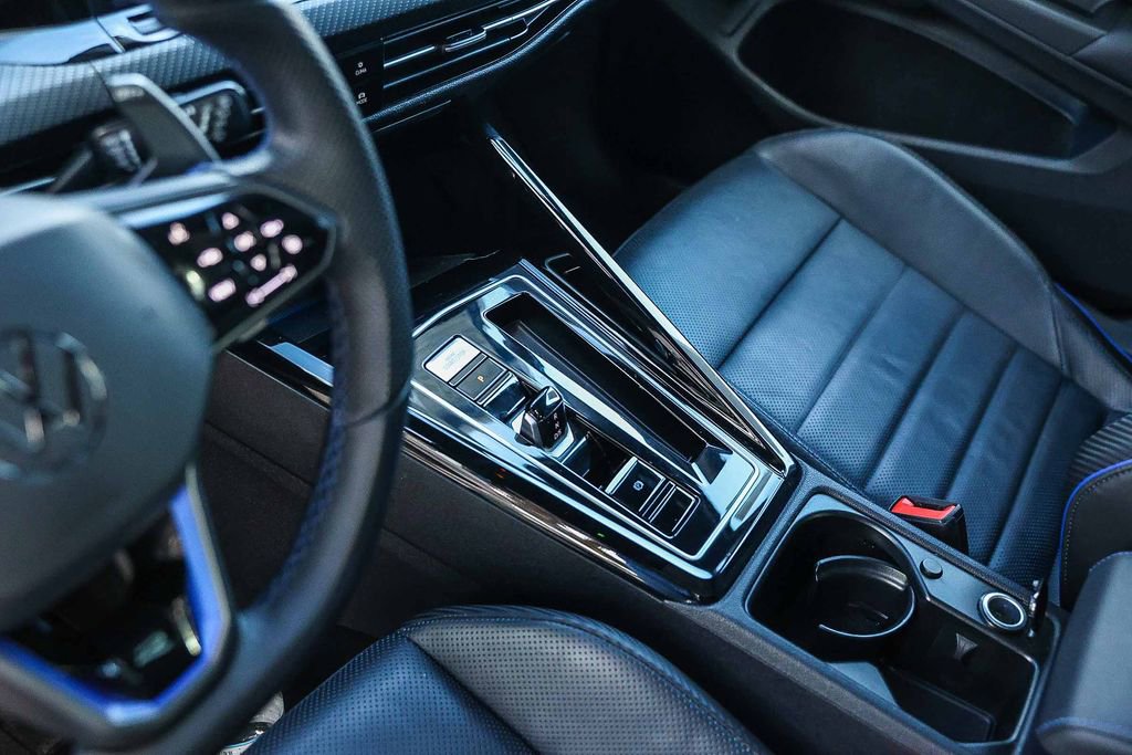 Used 2024 Volkswagen Golf R image 28