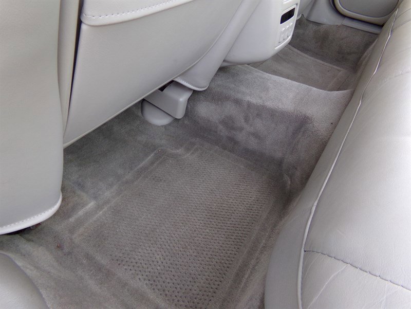 Used 2003 Cadillac De Ville Sedan w/ Comfort & Convenience Package image 24