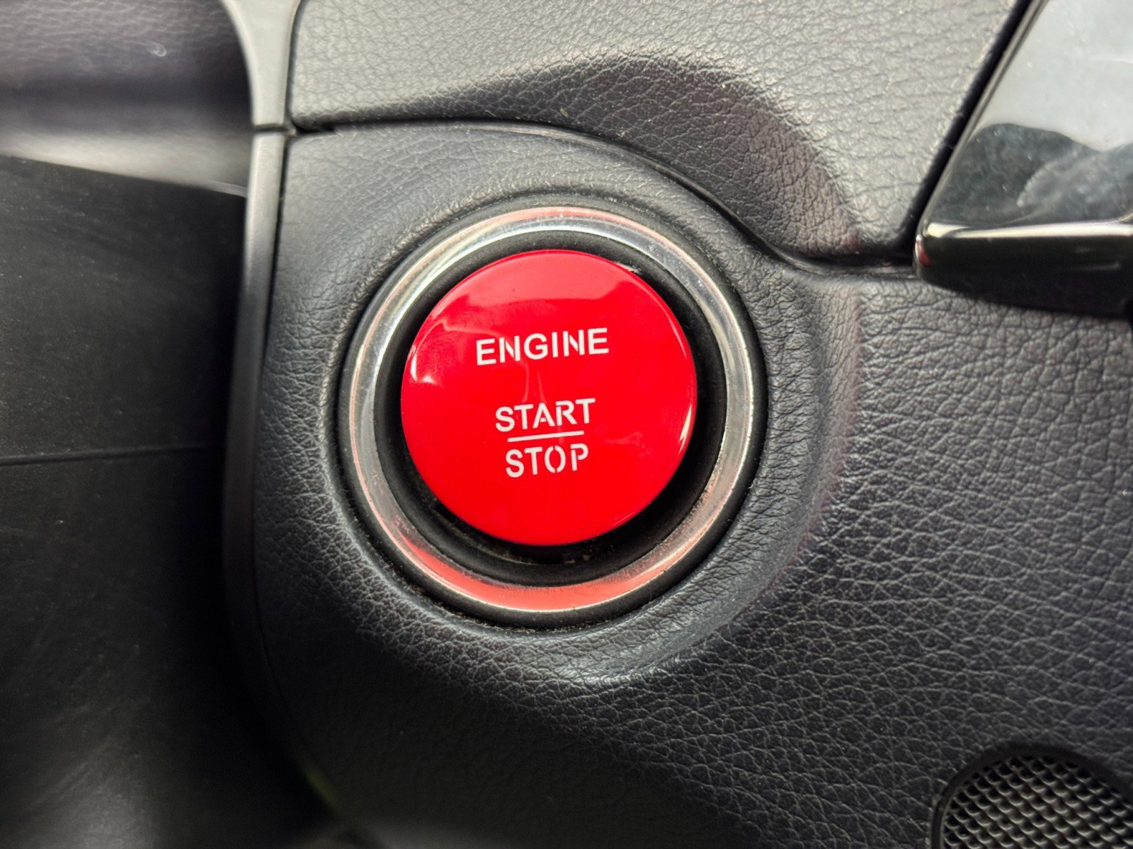 Used 2013 Mercedes-Benz C 350 Sport image 22