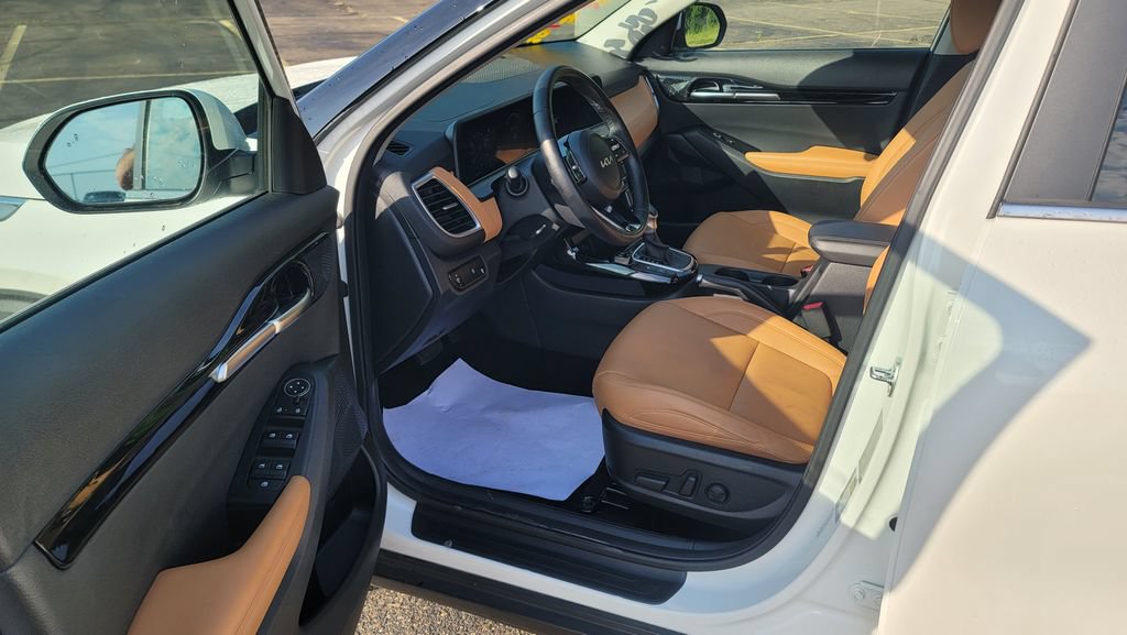 Used 2025 Kia Seltos EX w/ EX Sunroof Package FWD image 18