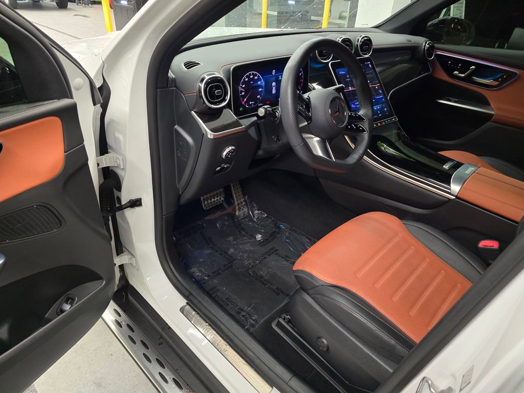 Used 2025 Mercedes-Benz GLC 300 4MATIC w/ AMG Line image 16