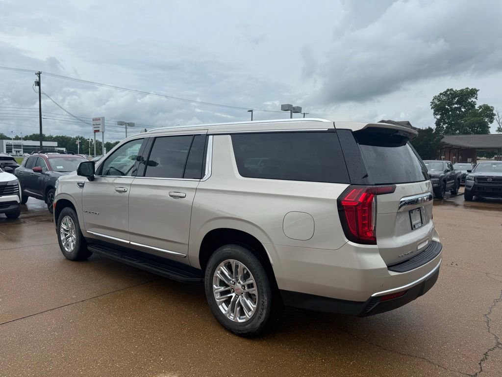 Used 2023 GMC Yukon XL SLT w/ SLT Premium Package RWD image 3