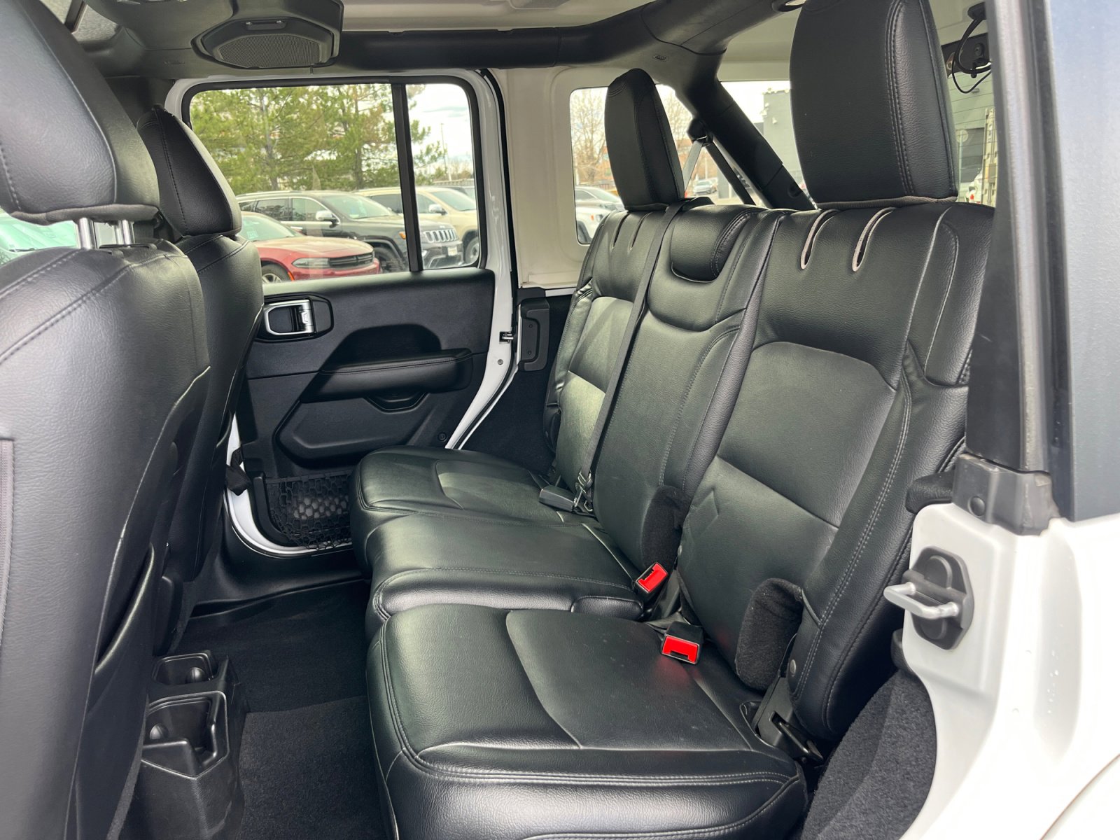 Used 2018 Jeep Wrangler Unlimited Sahara image 17