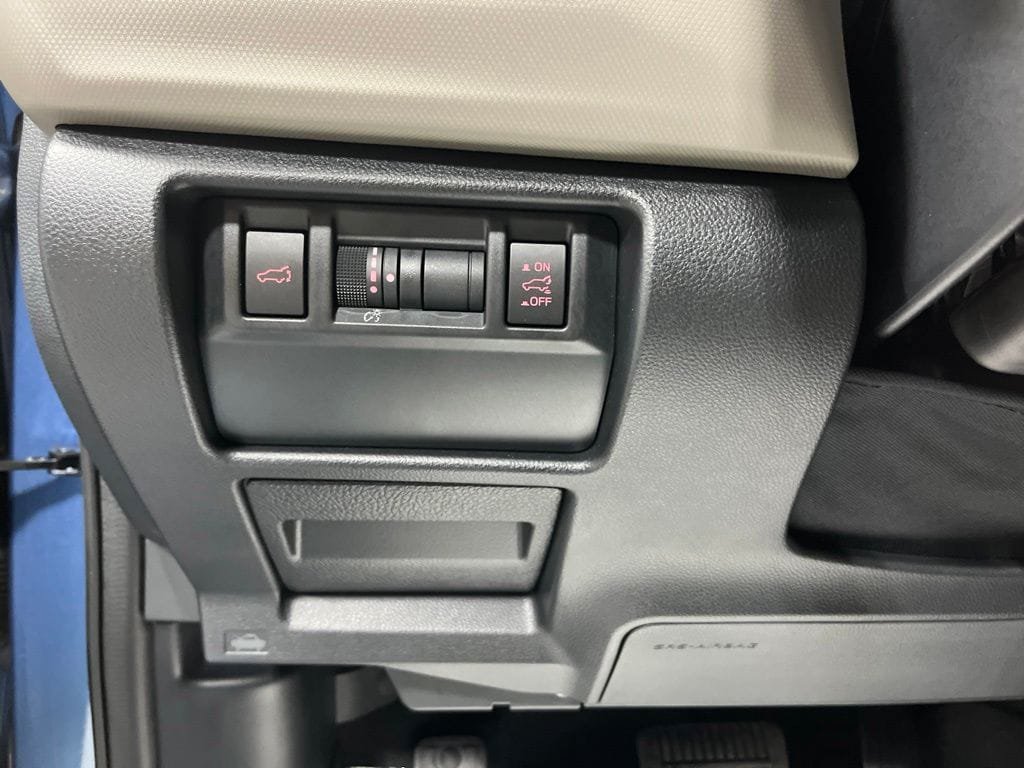 Used 2025 Subaru Forester Limited w/ Popular Package #1 AWD/4WD image 17