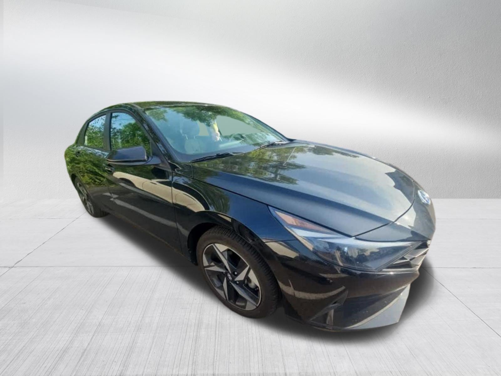 Used 2023 Hyundai Elantra SEL w/ Convenience Package FWD image 3