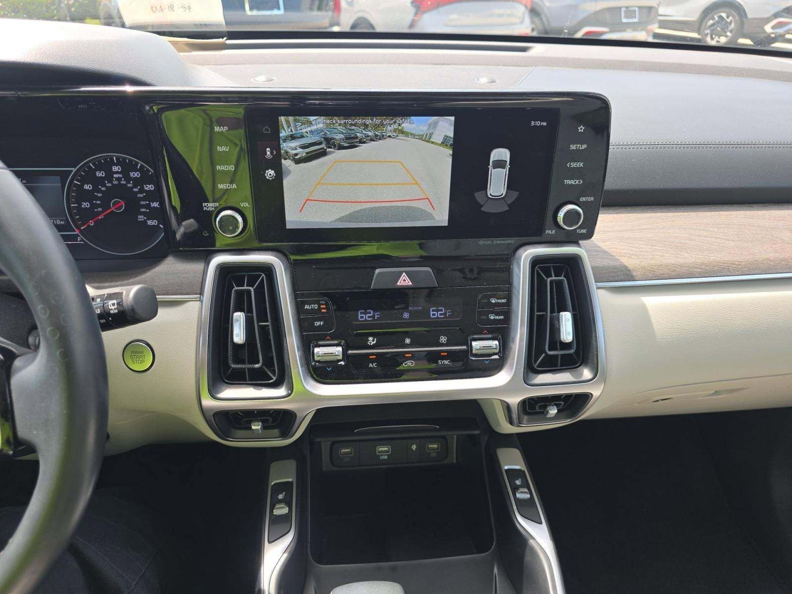 Used 2023 Kia Sorento EX w/ Panoramic Sunroof Package FWD image 5