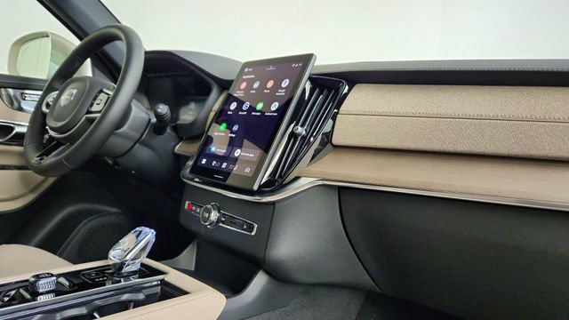 New 2026 Volvo XC90 T8 Plus w/ Protection Package Premier AWD/4WD image 37