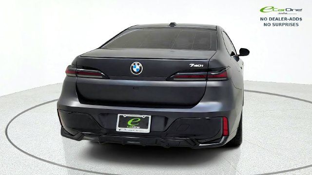 Used 2023 BMW 740i w/ Parking Assistance Package RWD image 8