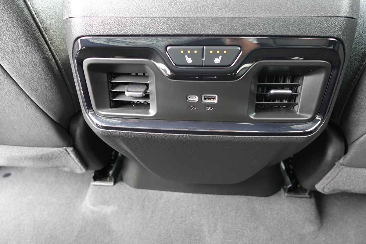 Used 2025 GMC Sierra 1500 AT4 w/ Technology Package AWD/4WD image 48