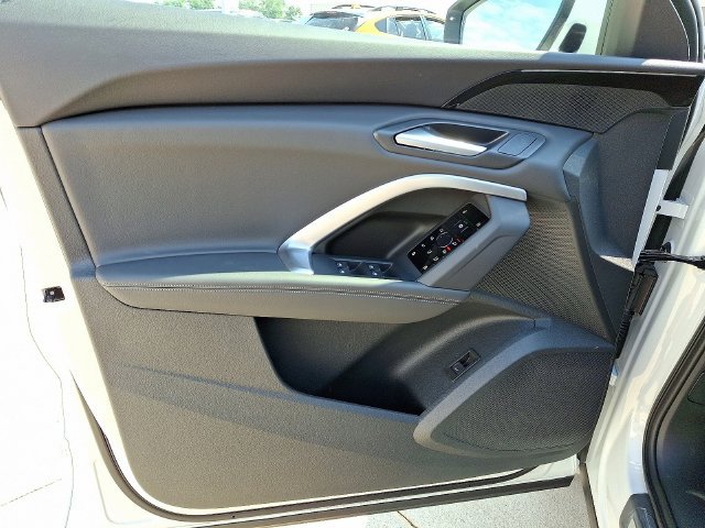 Used 2025 Audi Q5 Premium w/ Convenience Package AWD/4WD image 8