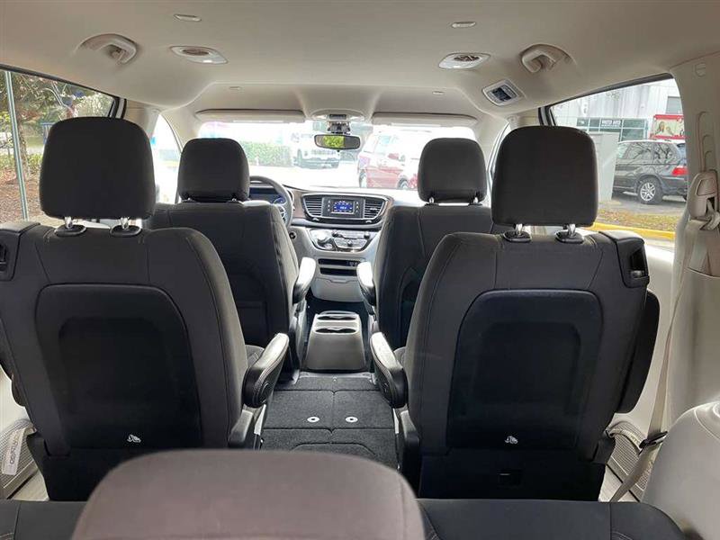 Used 2017 Chrysler Pacifica LX image 8