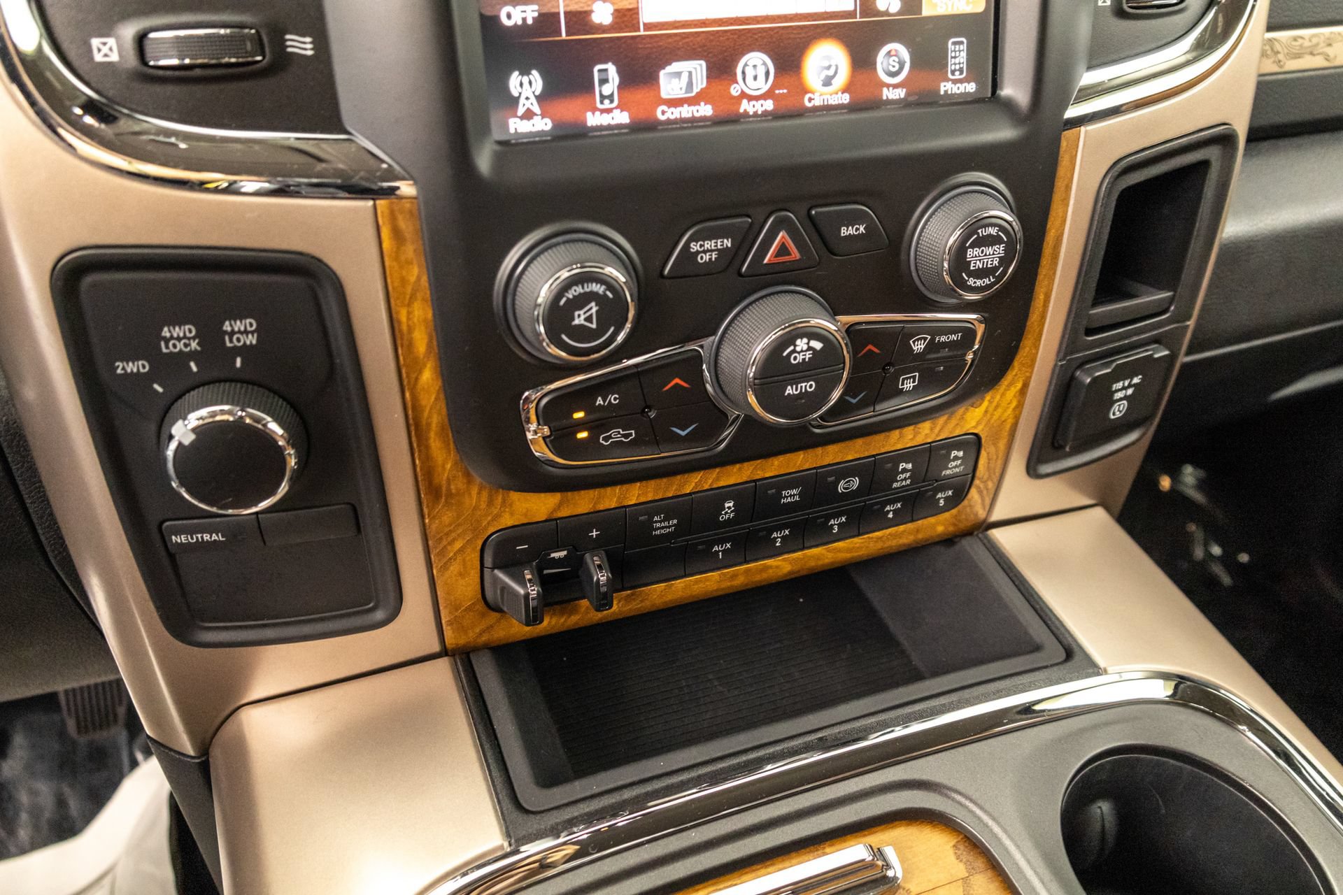 Used 2017 RAM 3500 Laramie Longhorn w/ Snow Chief Group AWD/4WD image 27