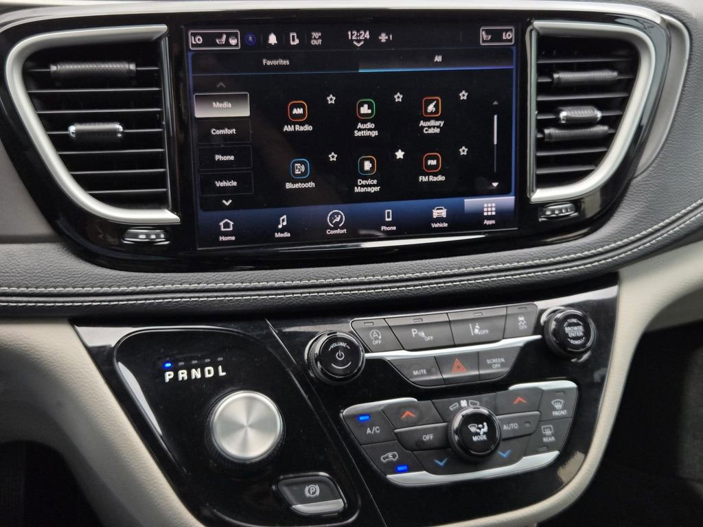 Used 2023 Chrysler Pacifica Touring-L image 22