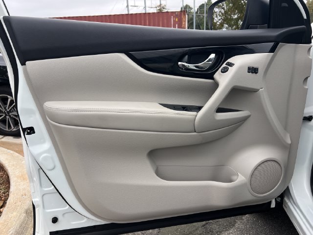Used 2022 Nissan Rogue Sport SV w/ Technology Package FWD image 10
