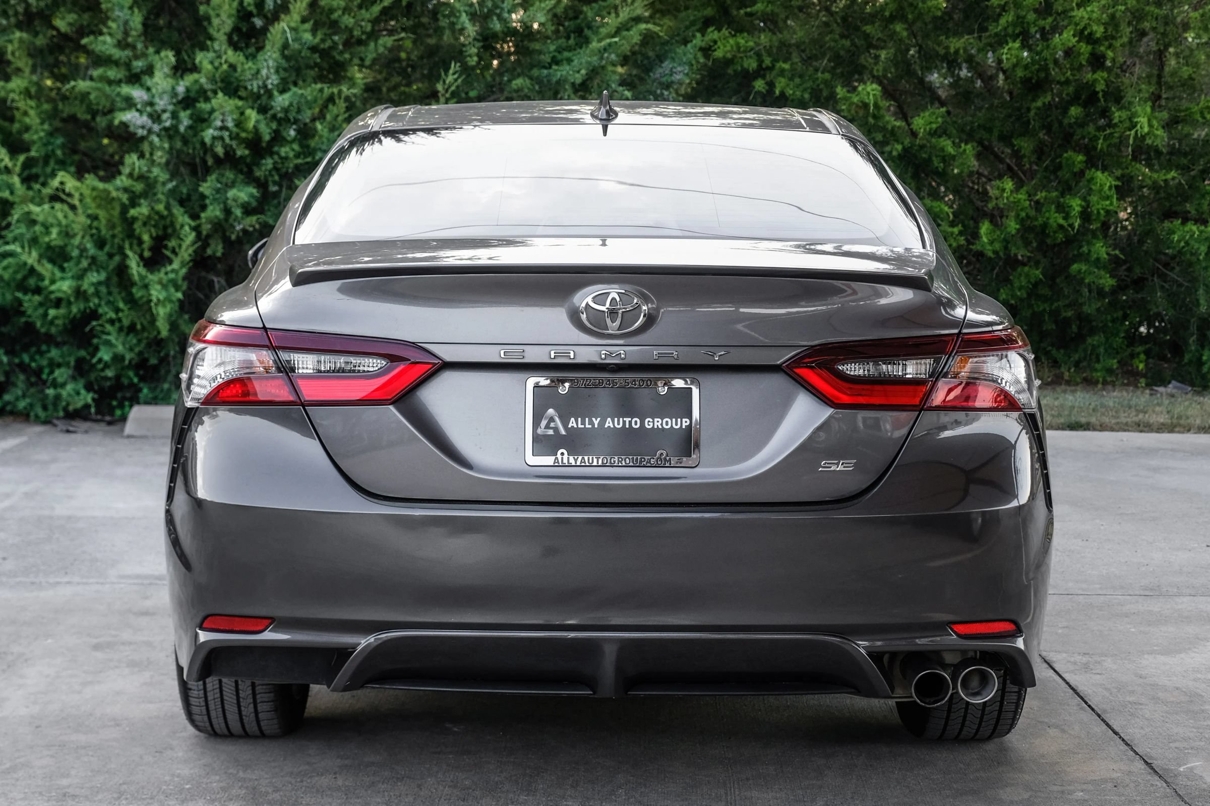 Used 2022 Toyota Camry SE w/ Convenience Package FWD image 9