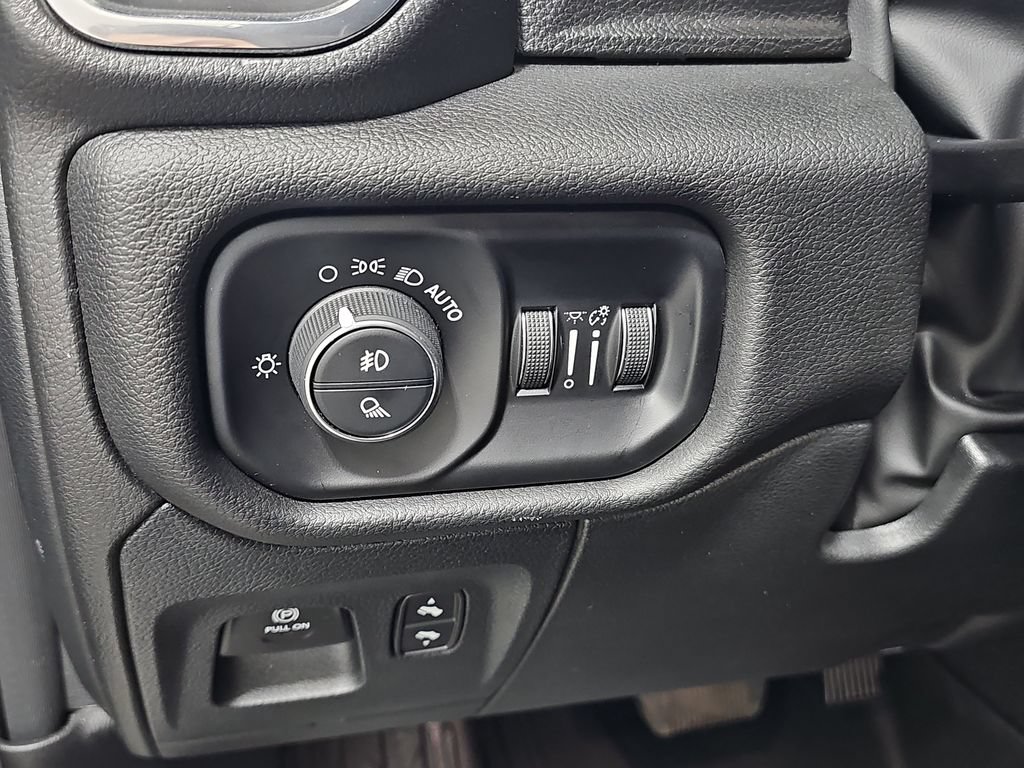 Used 2025 RAM 1500 Laramie AWD/4WD image 27