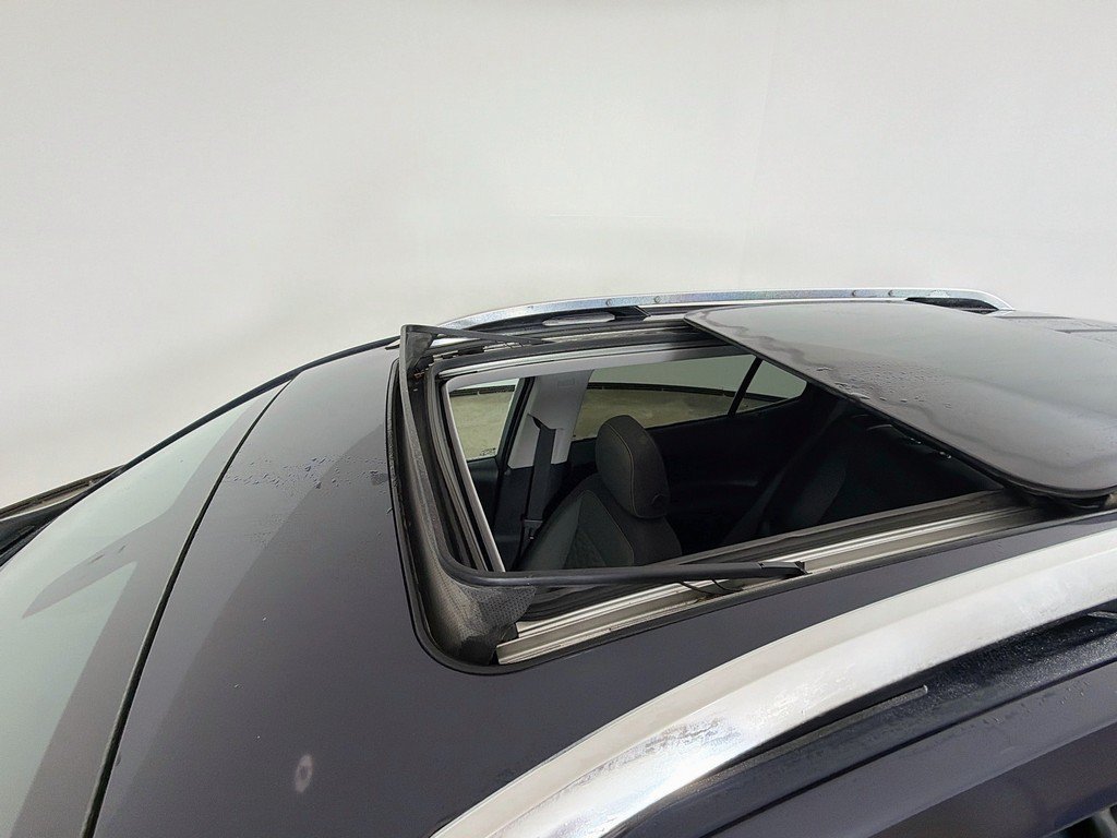 Used 2018 Chevrolet Equinox LT w/ Sun & Infotainment Package FWD image 17