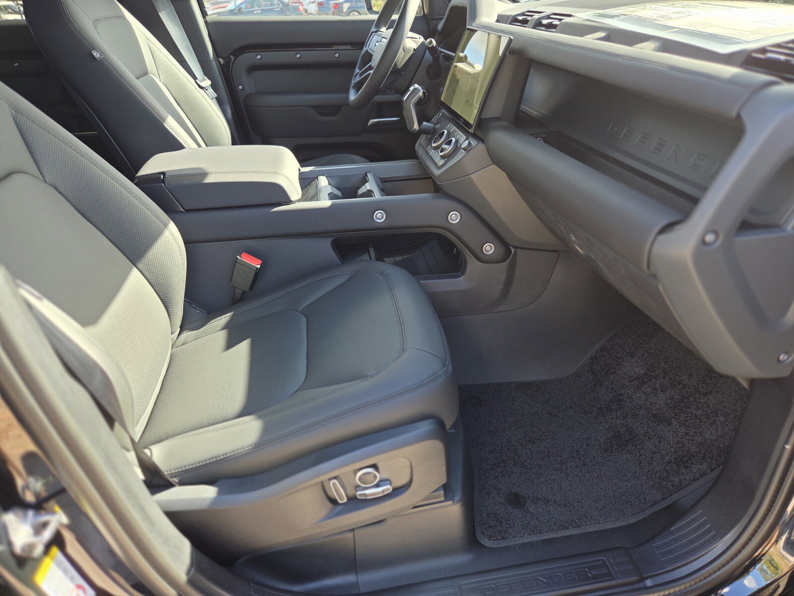 New 2026 Land Rover Defender 130 X-Dynamic SE image 7