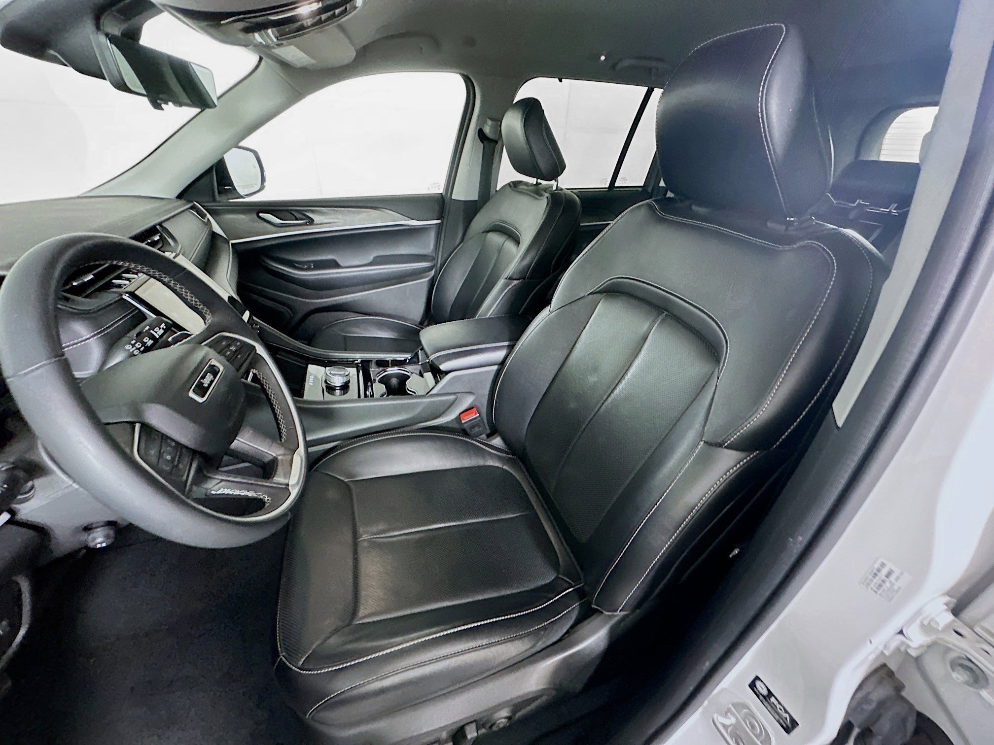 Used 2023 Jeep Grand Cherokee Limited w/ Luxury Tech Group II RWD image 13
