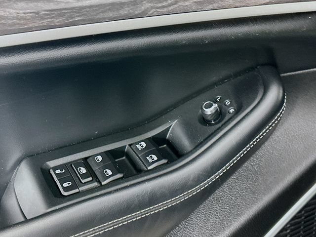 Used 2022 Jeep Grand Cherokee L Limited AWD/4WD image 22