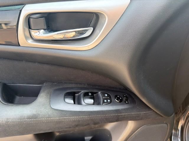Used 2016 Nissan Pathfinder S AWD/4WD image 15
