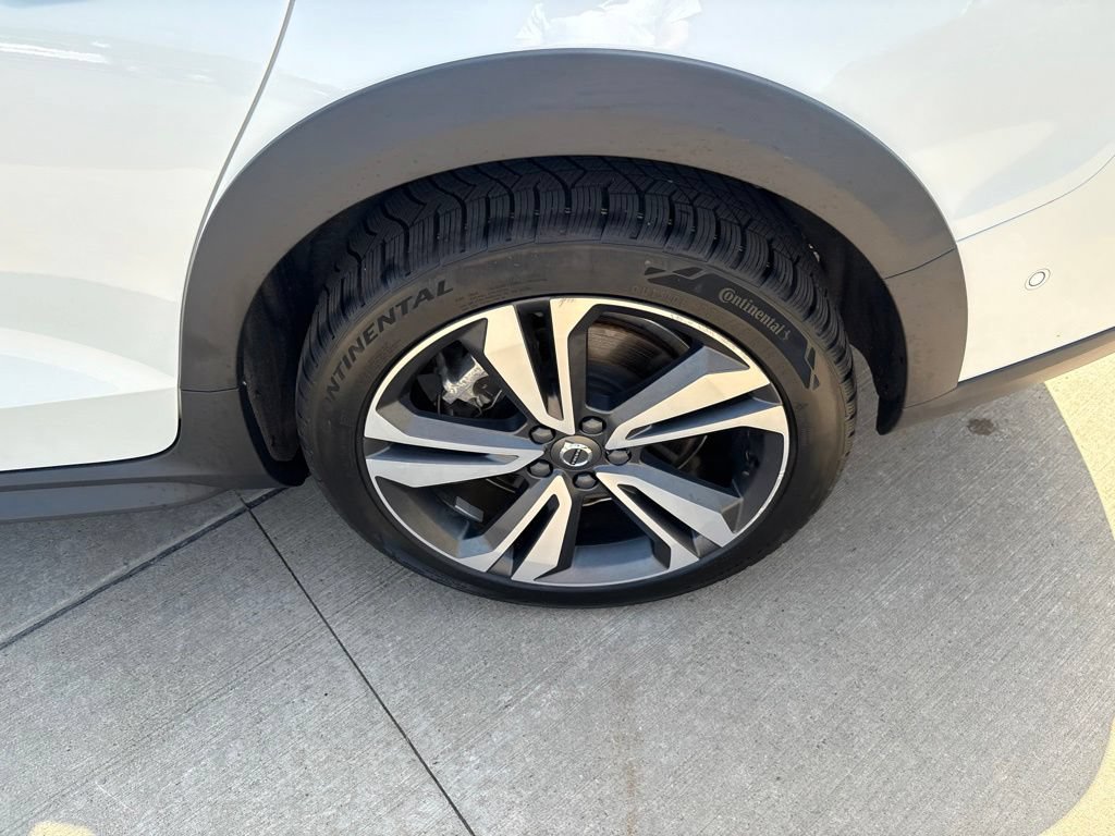 Certified 2024 Volvo V60 B5 Cross Country Plus w/ Protection Package Premier AWD/4WD image 14