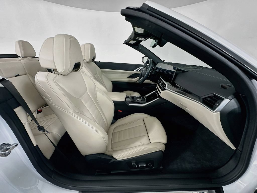 Used 2024 BMW M440i Convertible w/ Premium Package RWD image 28