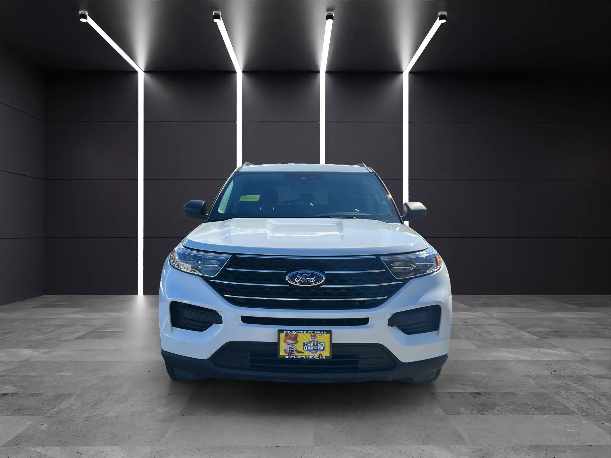 Used 2021 Ford Explorer XLT image 2