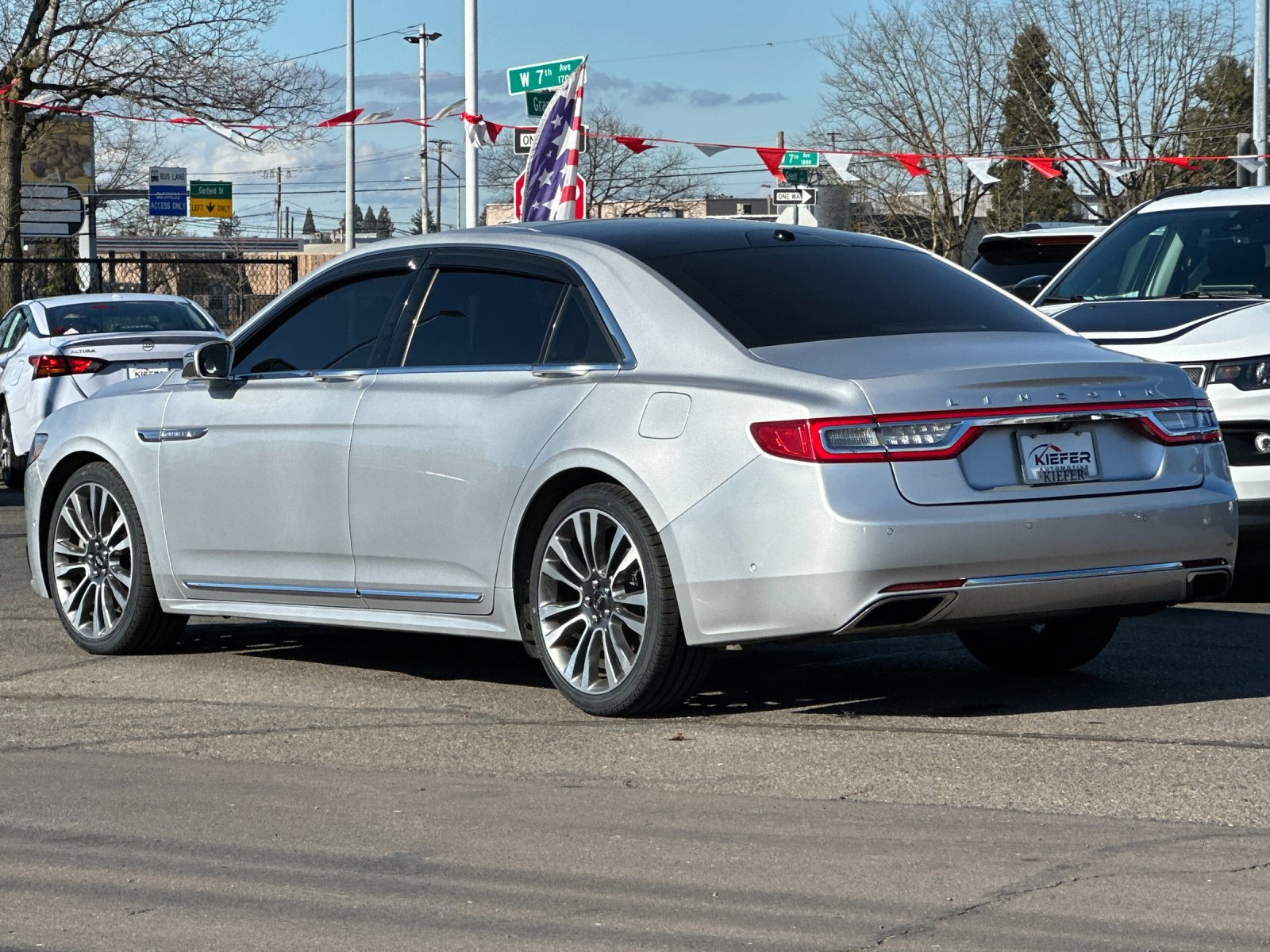 Used 2017 Lincoln Continental Reserve w/ Technology Package image 6