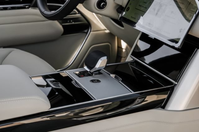 New 2026 Land Rover Range Rover Long Wheelbase SE AWD/4WD image 29