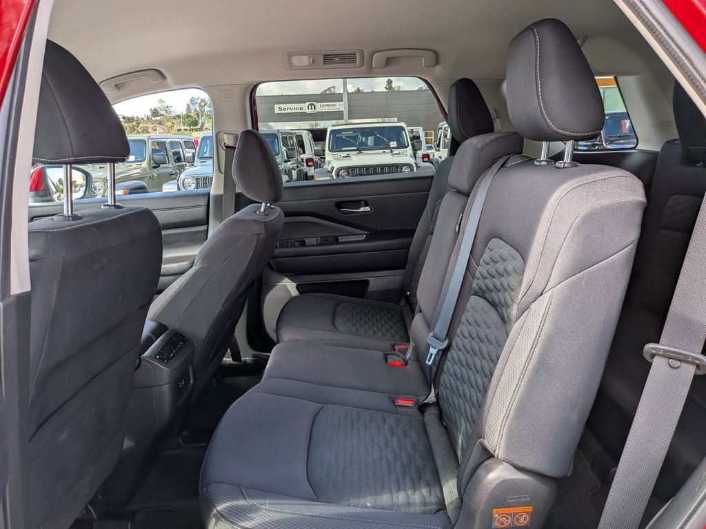 Used 2022 Nissan Pathfinder SV w/ SV Black Package image 24