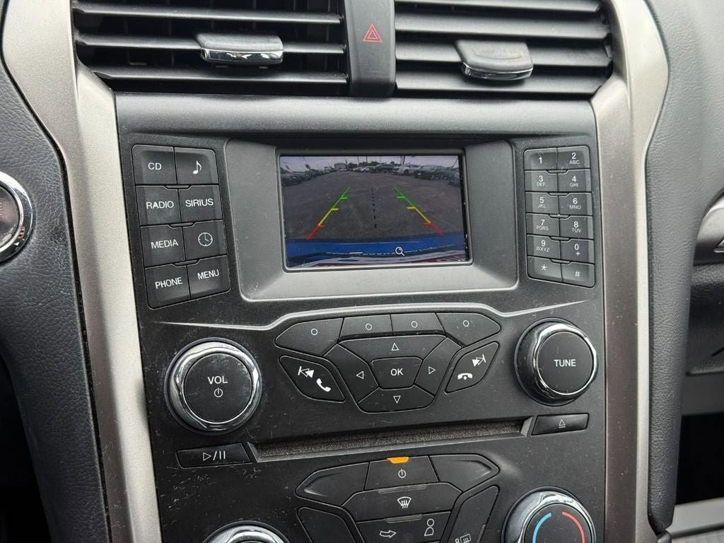 Used 2017 Ford Fusion SE FWD image 24
