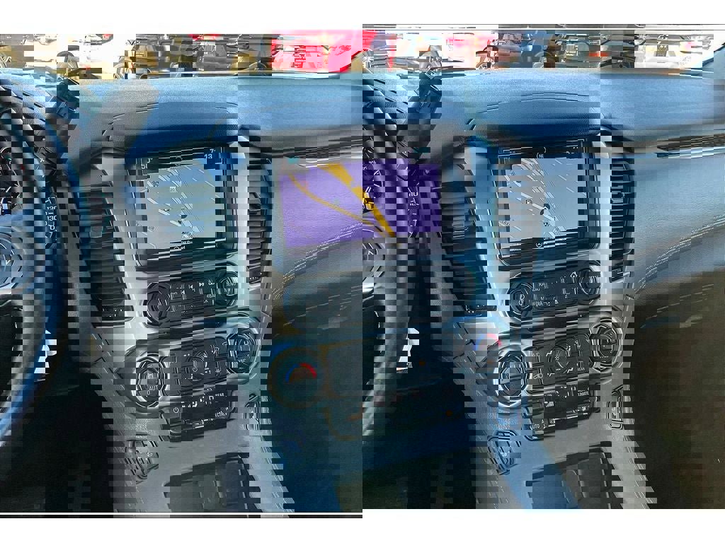 Used 2018 Chevrolet Suburban LT image 7