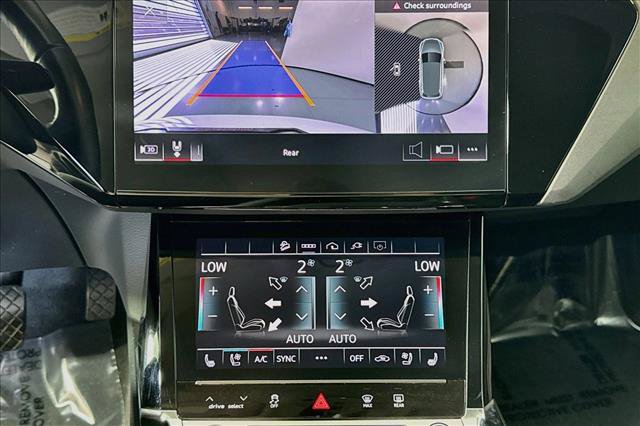 Used 2022 Audi e-tron Premium Plus w/ Premium Plus Package AWD/4WD image 14